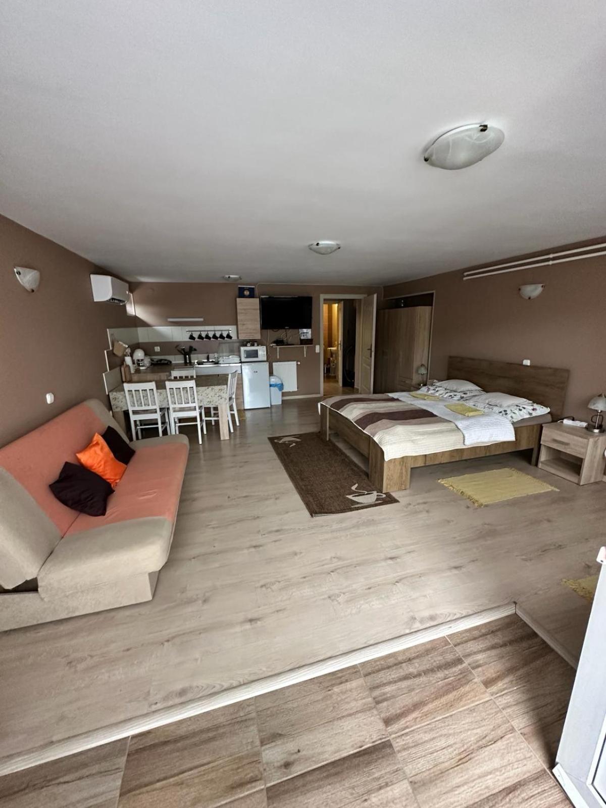 Berc Apartman Egerszalók Eksteriør billede