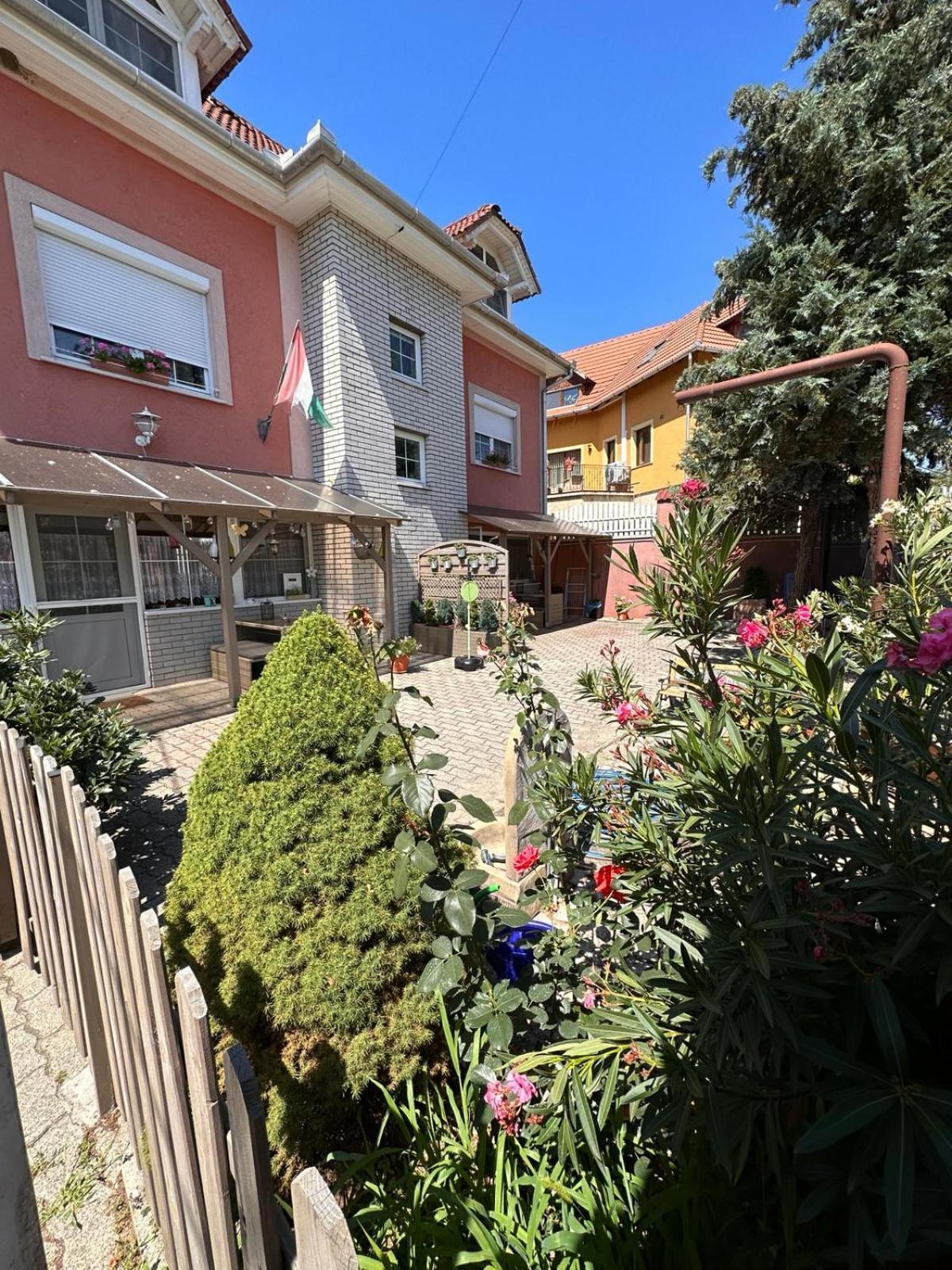 Berc Apartman Egerszalók Eksteriør billede