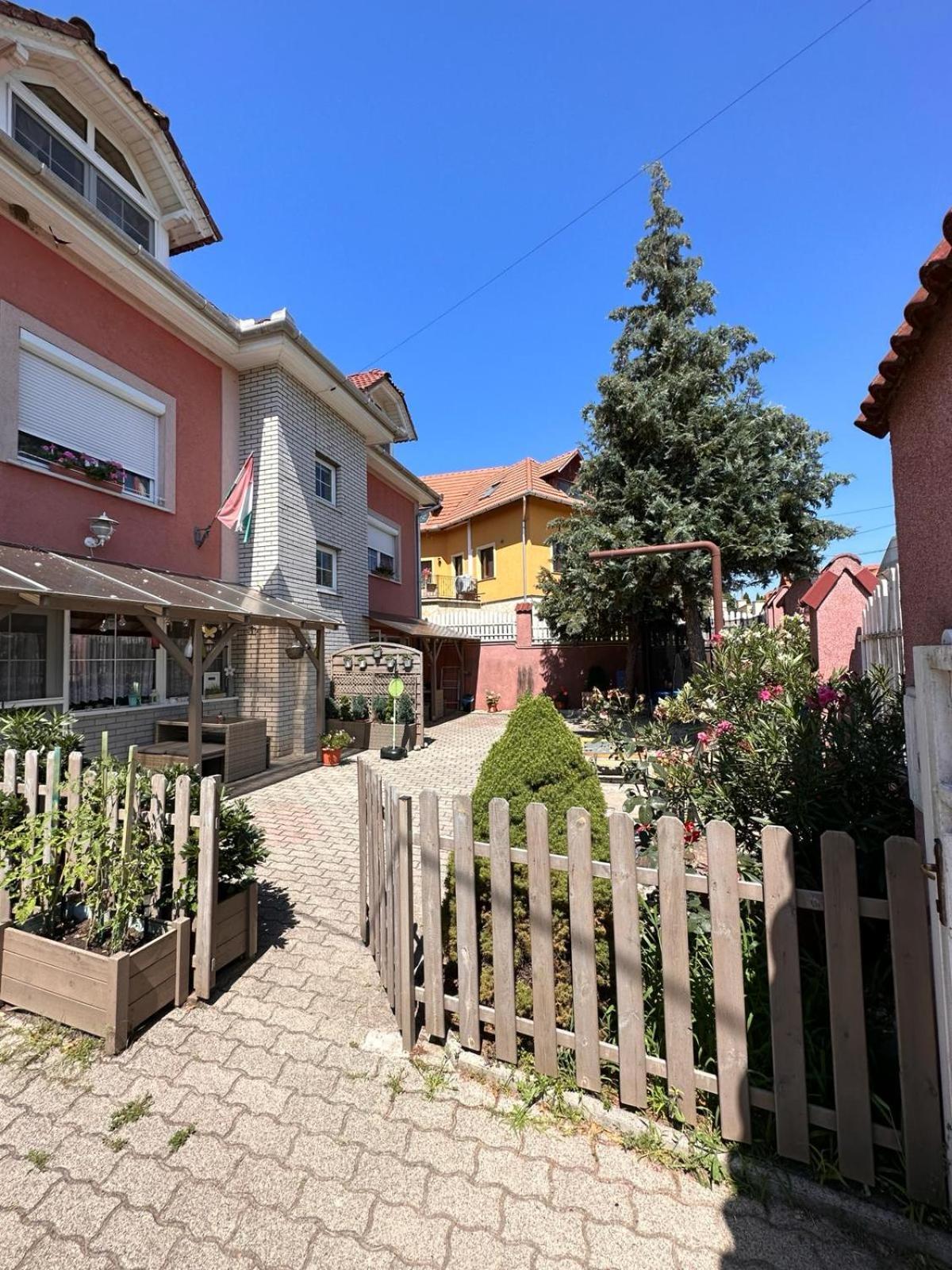 Berc Apartman Egerszalók Eksteriør billede